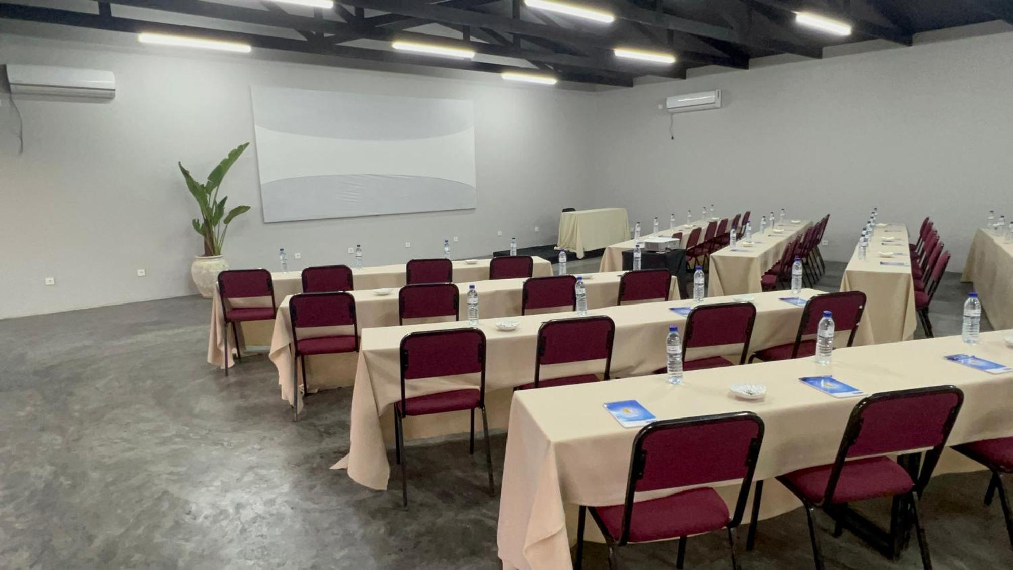 Nkanhi Centro De Conferencias E Hotel ปอนตา ดู โอว์รู ภายนอก รูปภาพ