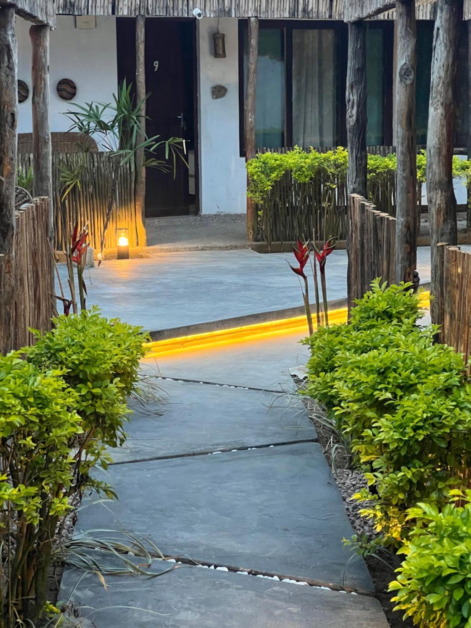 Nkanhi Centro De Conferencias E Hotel ปอนตา ดู โอว์รู ภายนอก รูปภาพ