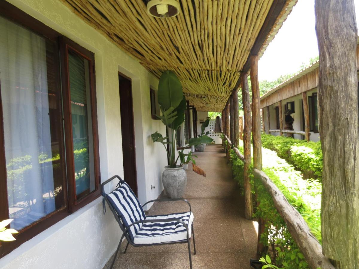 Nkanhi Centro De Conferencias E Hotel ปอนตา ดู โอว์รู ภายนอก รูปภาพ